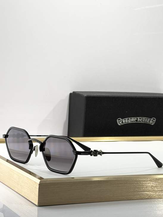 Picture of Chrome Hearts Sunglasses _SKUfw75976569fw